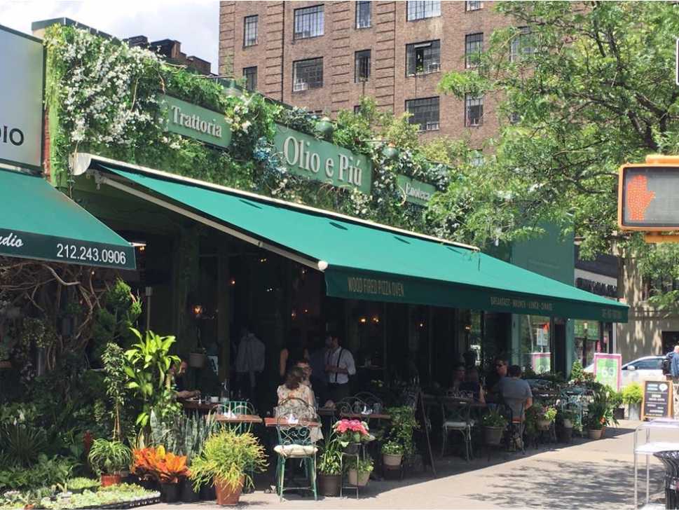 A commercial retractable awning for restaurant in NYC